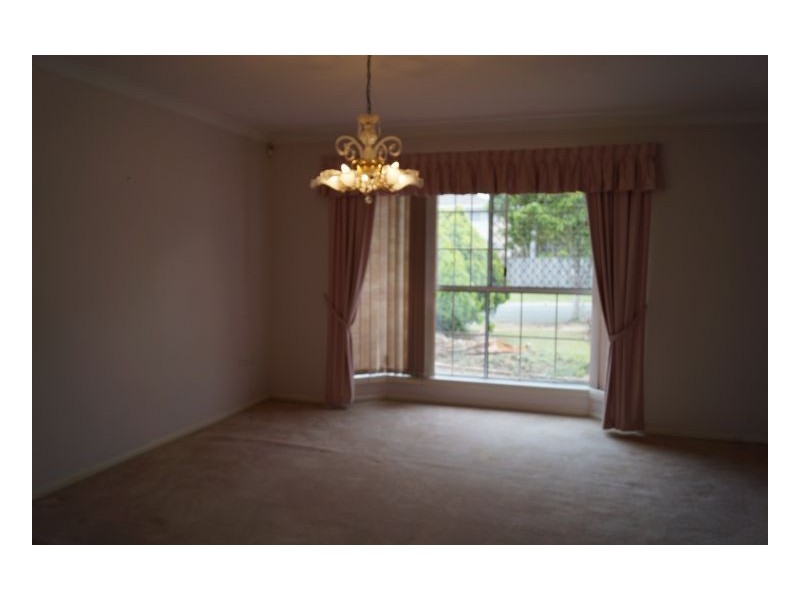 27 Eden Elm Street, Calamvale QLD 4116