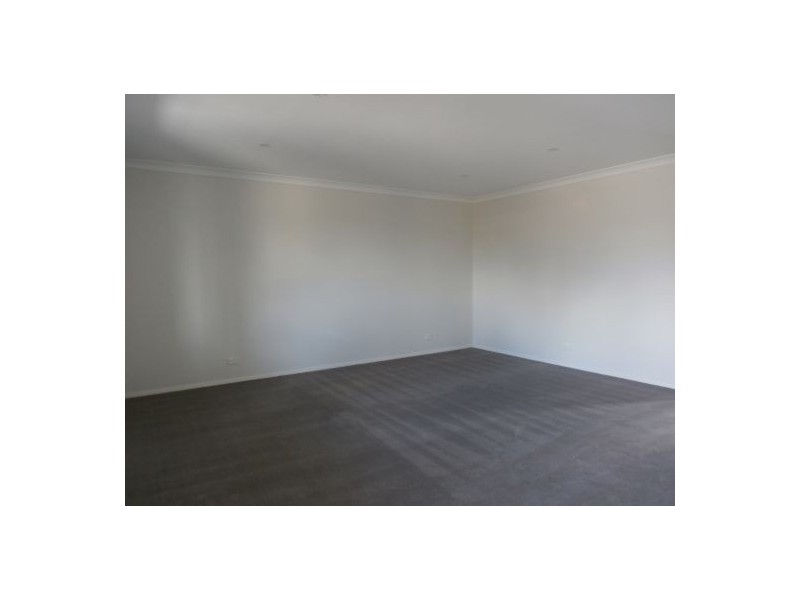 8 William Hart Cres, Penrith NSW 2750