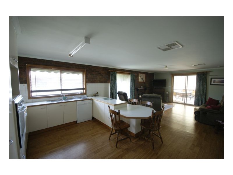 211 Victoria Street, Deniliquin NSW 2710