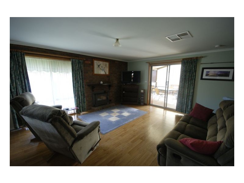 211 Victoria Street, Deniliquin NSW 2710