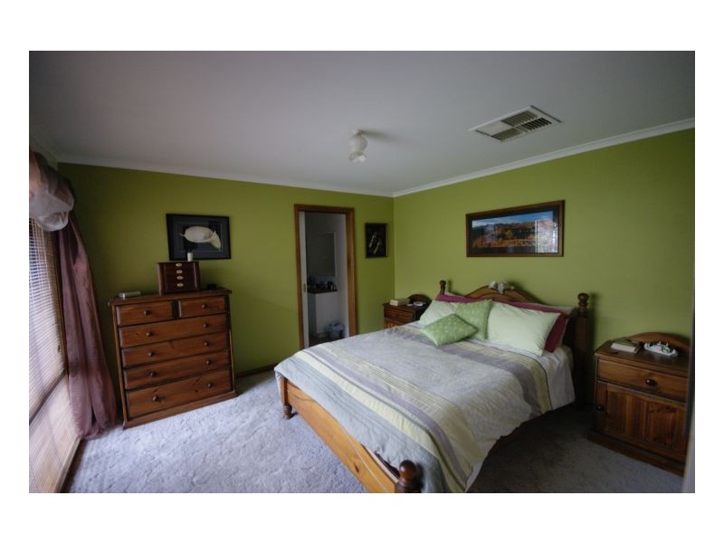 211 Victoria Street, Deniliquin NSW 2710