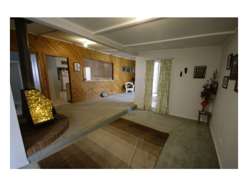 411 Campbell Cres, Deniliquin NSW 2710