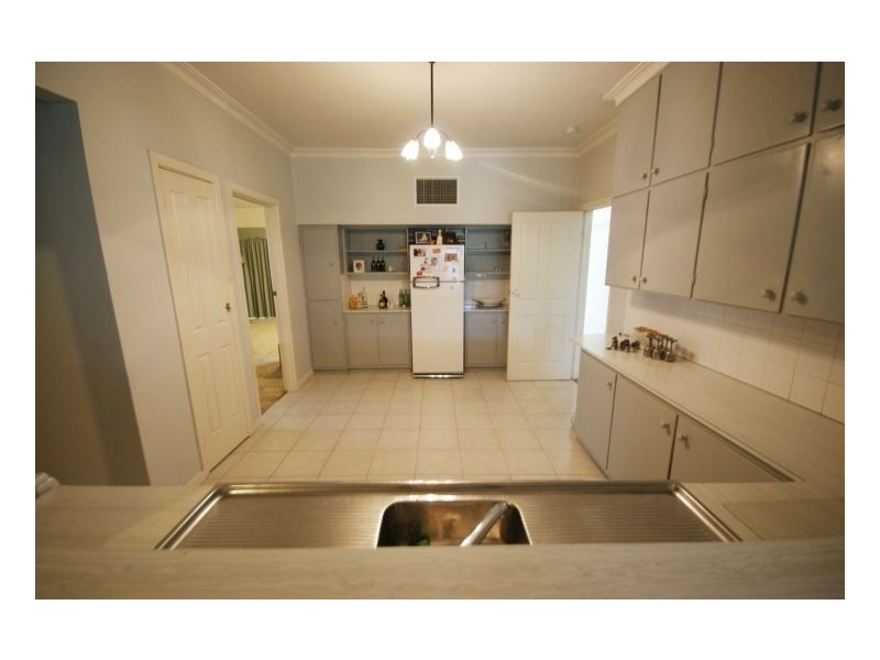 411 Campbell Cres, Deniliquin NSW 2710