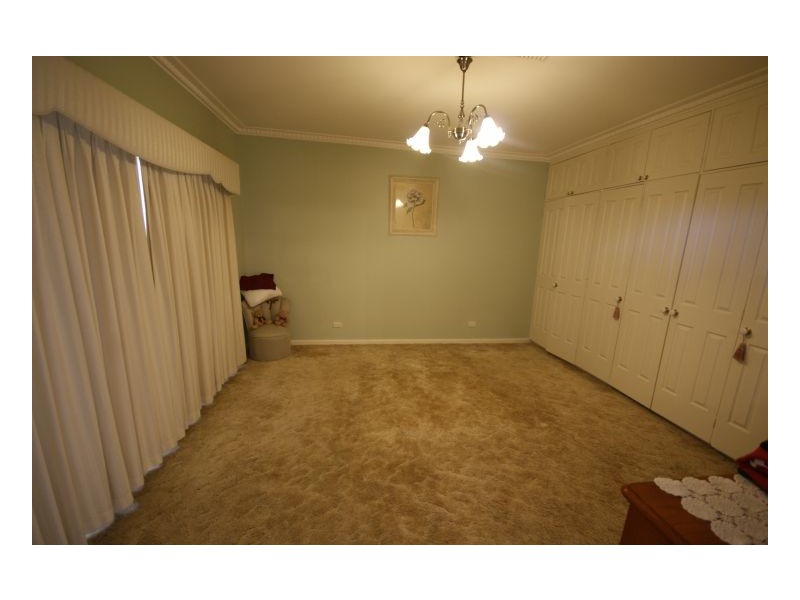 411 Campbell Cres, Deniliquin NSW 2710