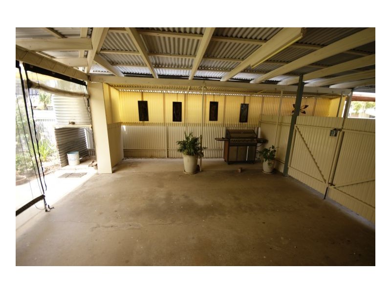 411 Campbell Cres, Deniliquin NSW 2710