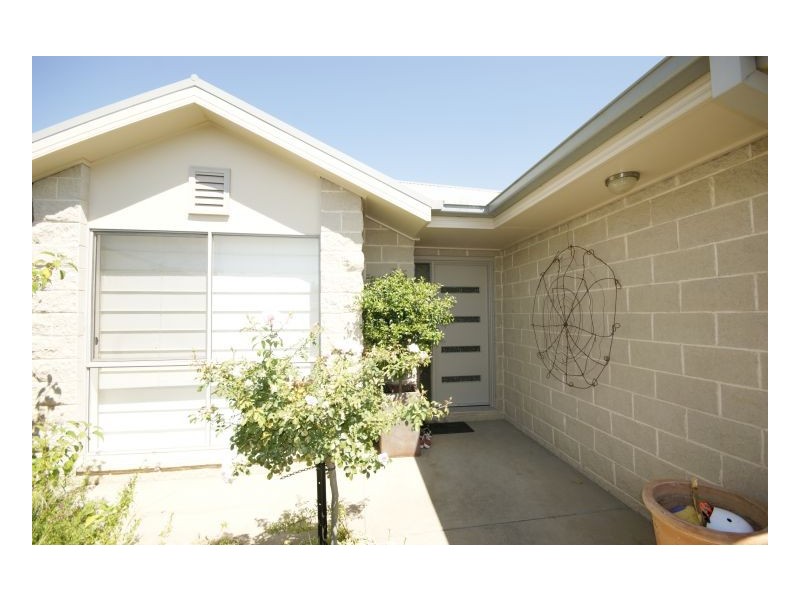 6 Thomas Court, Deniliquin NSW 2710