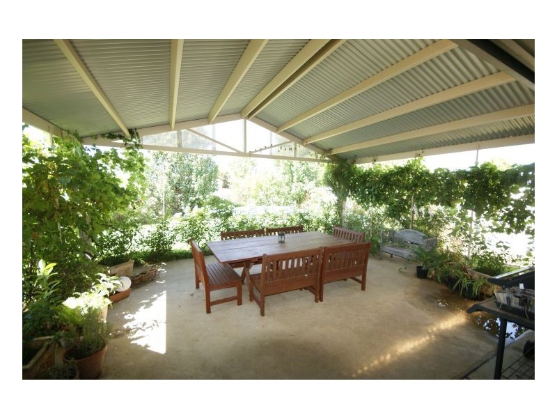 6 Thomas Court, Deniliquin NSW 2710