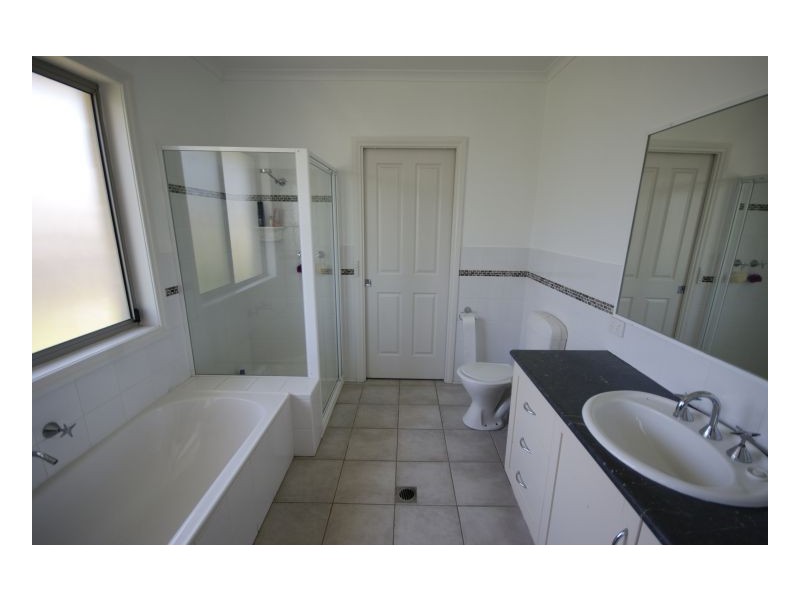 6 Thomas Court, Deniliquin NSW 2710