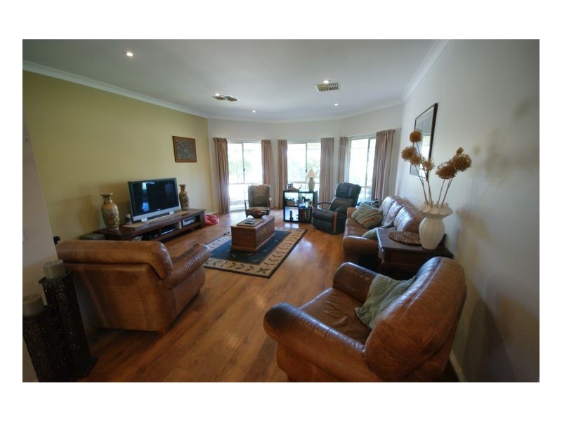 603 Henry St, Deniliquin NSW 2710