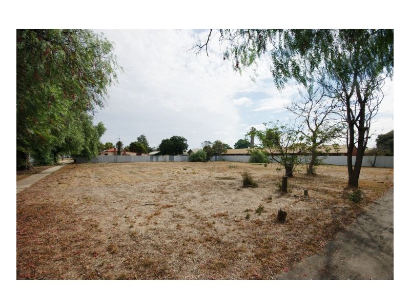400-404 Poictiers St, Deniliquin NSW 2710
