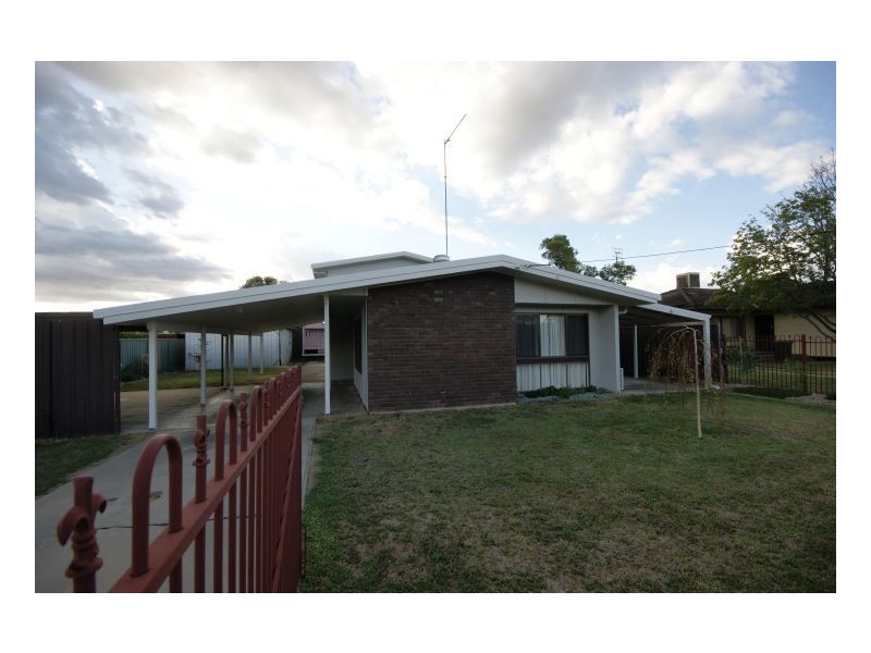 69 Decimus Street, Deniliquin NSW 2710