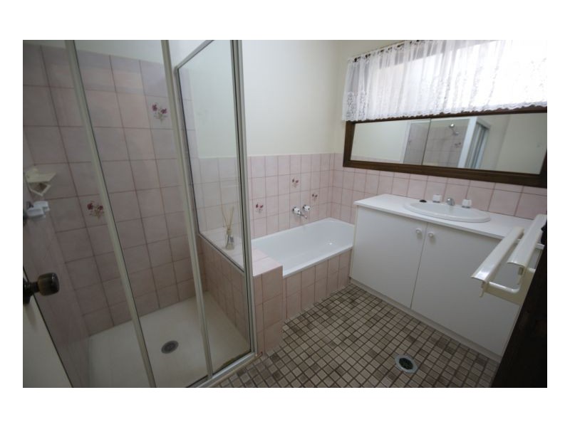 263 Victoria St, Deniliquin NSW 2710