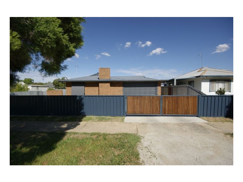 92, Macauley St, Deniliquin NSW 2710