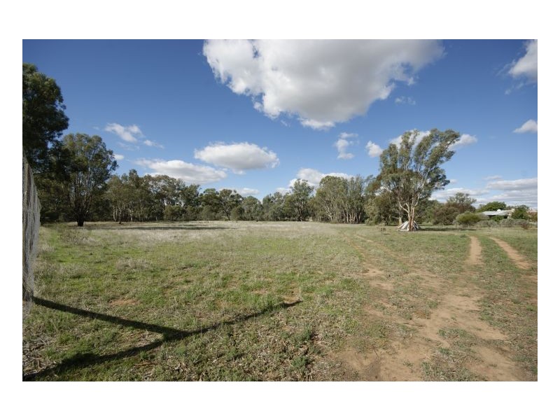 69 Cooinda Lane, Deniliquin NSW 2710
