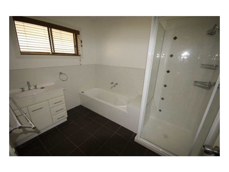 153 Burton Street, Deniliquin NSW 2710