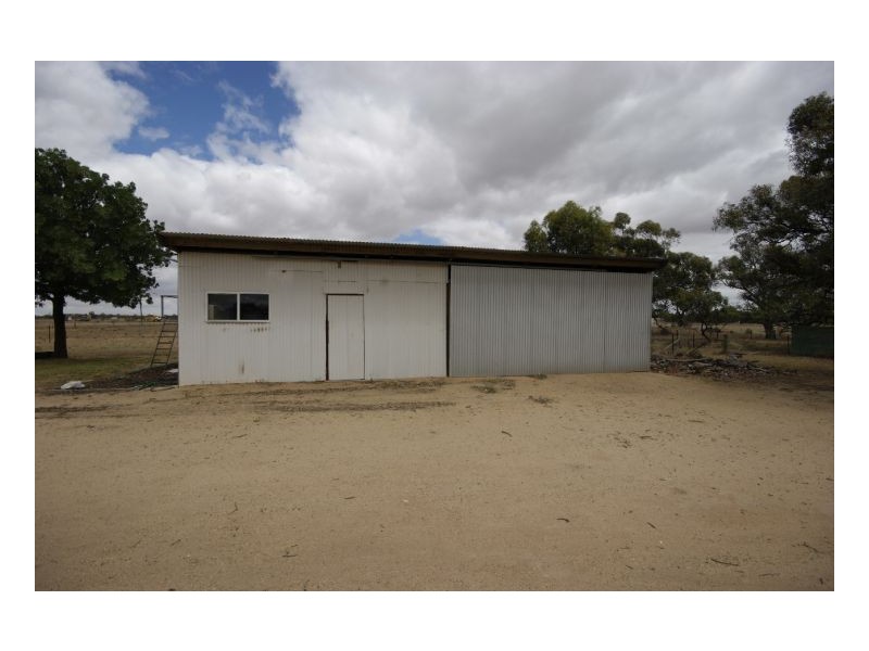 153 Burton Street, Deniliquin NSW 2710