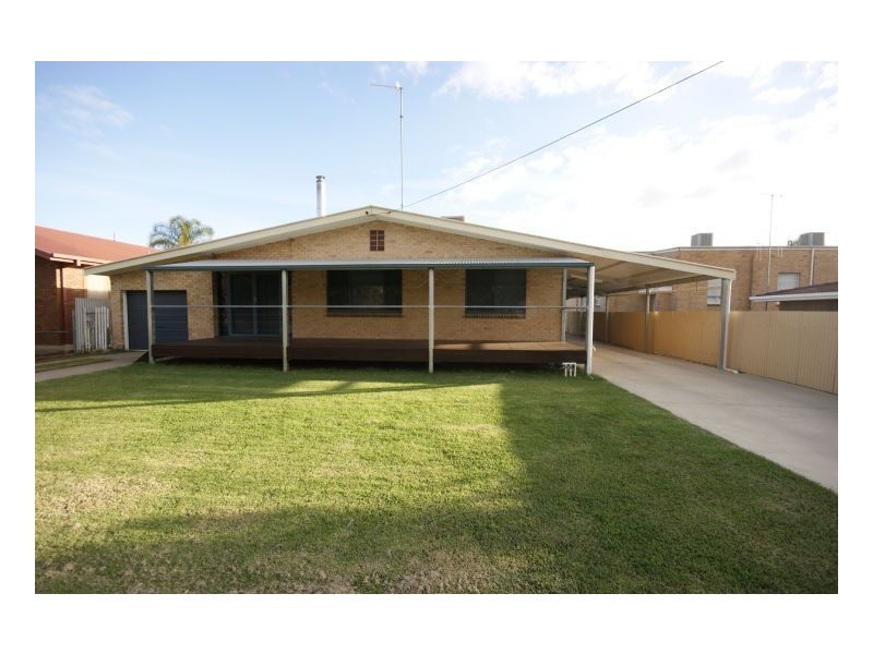 14 Corbett Crt, Deniliquin NSW 2710