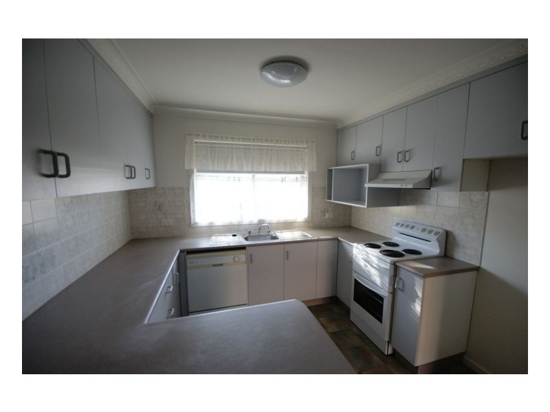 2/415 Cressy Street, Deniliquin NSW 2710