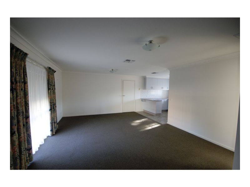 2/415 Cressy Street, Deniliquin NSW 2710