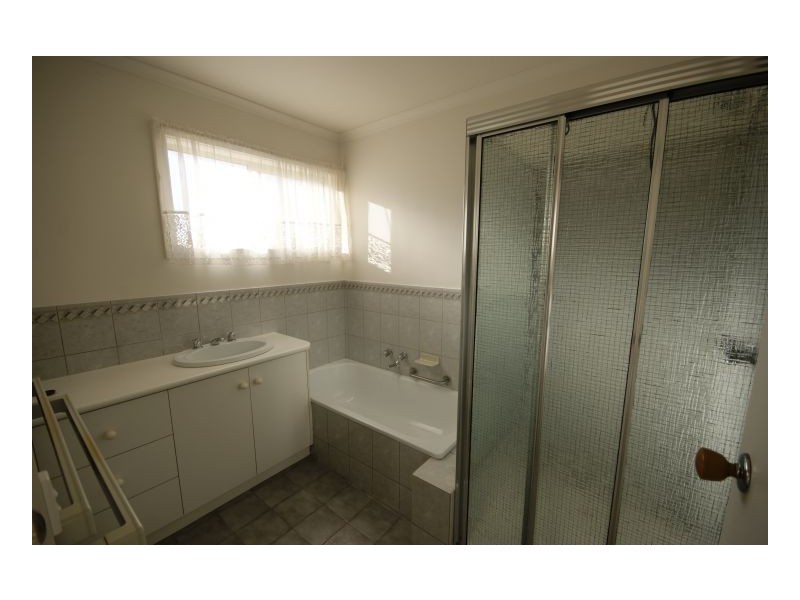 2/415 Cressy Street, Deniliquin NSW 2710