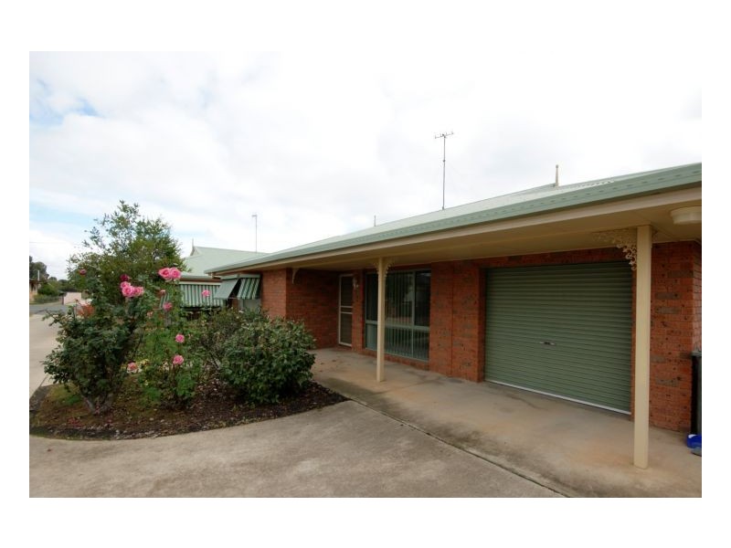 2/407 Cressy Street, Deniliquin NSW 2710
