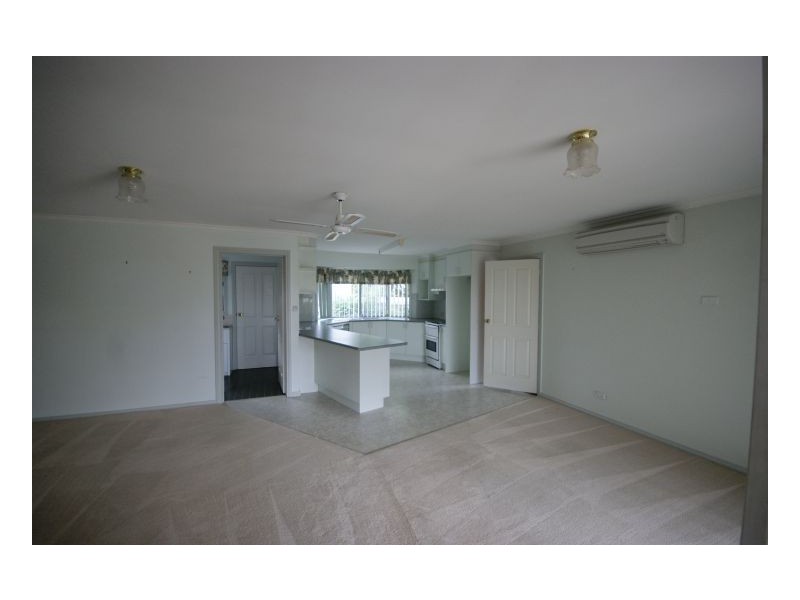 2/407 Cressy Street, Deniliquin NSW 2710