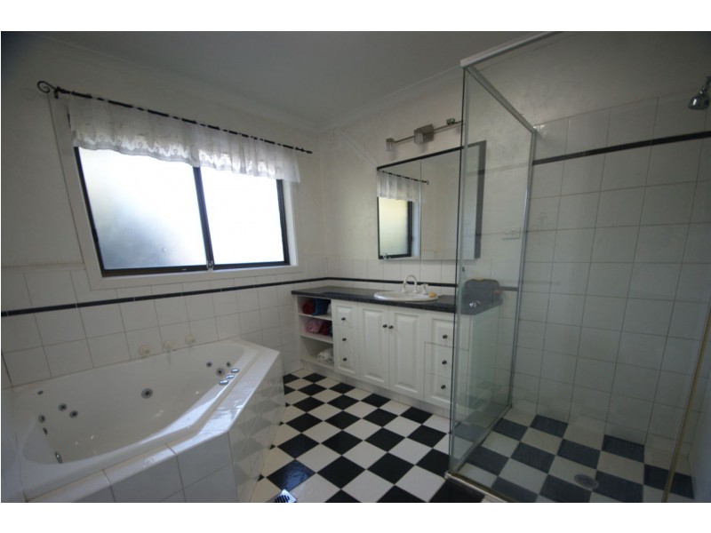 4 Renwick Crt, Deniliquin NSW 2710