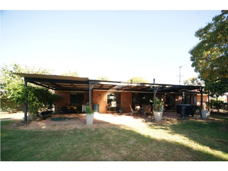 4 Renwick Crt, Deniliquin NSW 2710