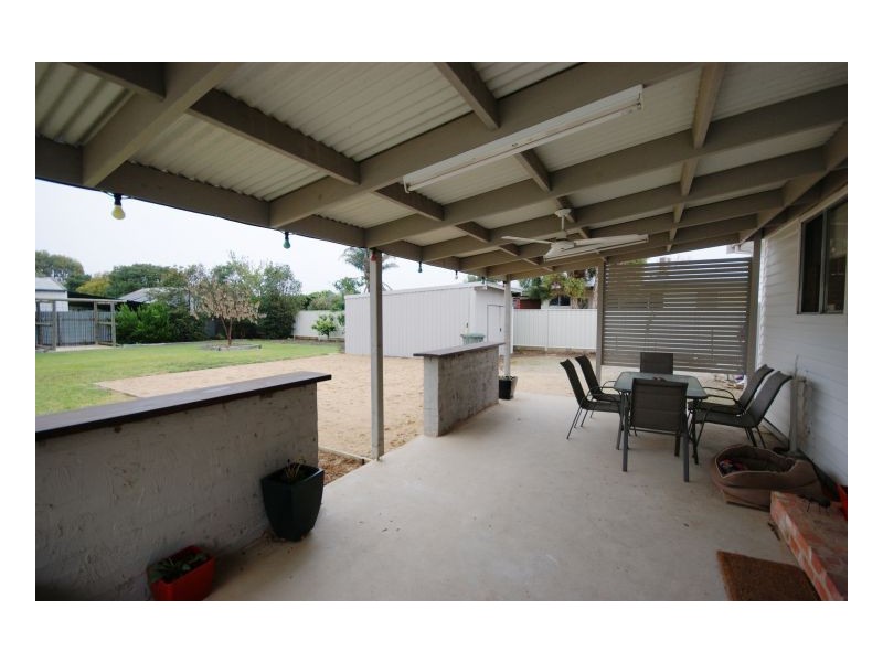 406 Campbell Cres, Deniliquin NSW 2710