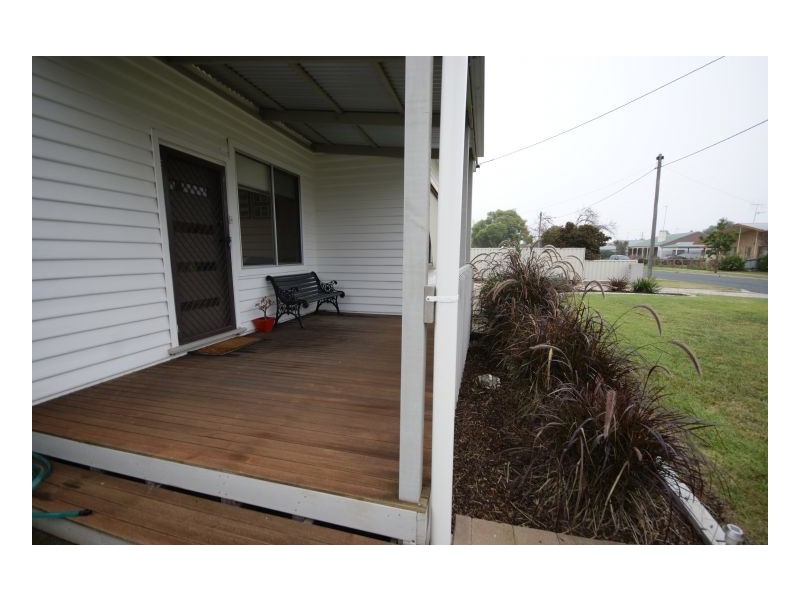 406 Campbell Cres, Deniliquin NSW 2710
