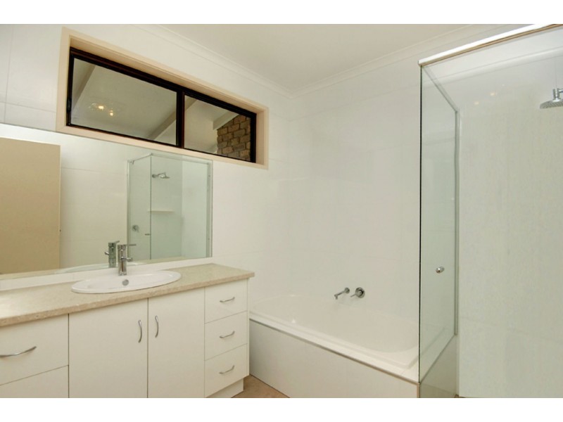 14 Mazamet Court, Deniliquin NSW 2710