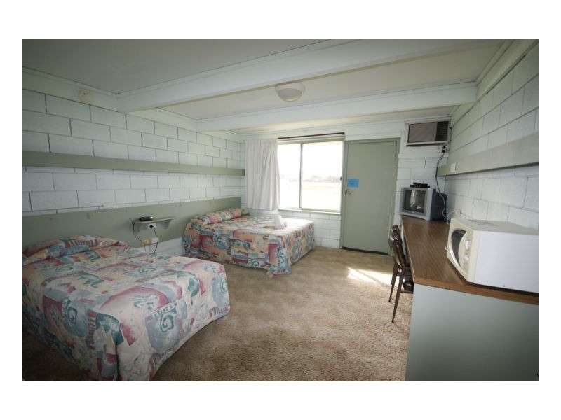 140 Crispe Street, Deniliquin NSW 2710