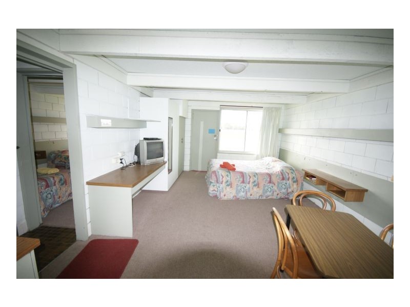 140 Crispe Street, Deniliquin NSW 2710
