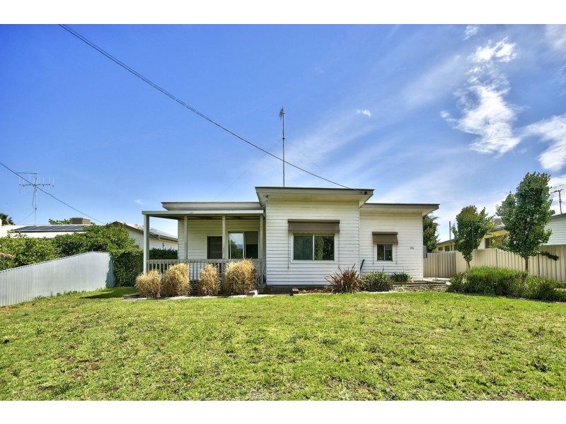 406 Campbell Crescent, Deniliquin NSW 2710