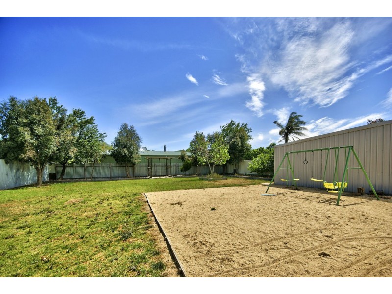 406 Campbell Crescent, Deniliquin NSW 2710