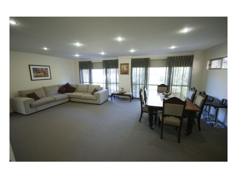 251 River St, Deniliquin NSW 2710