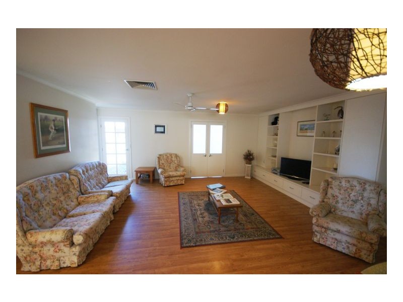 251 River St, Deniliquin NSW 2710