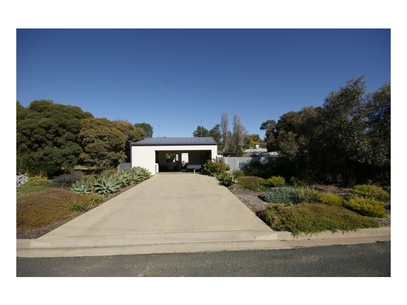 251 River St, Deniliquin NSW 2710