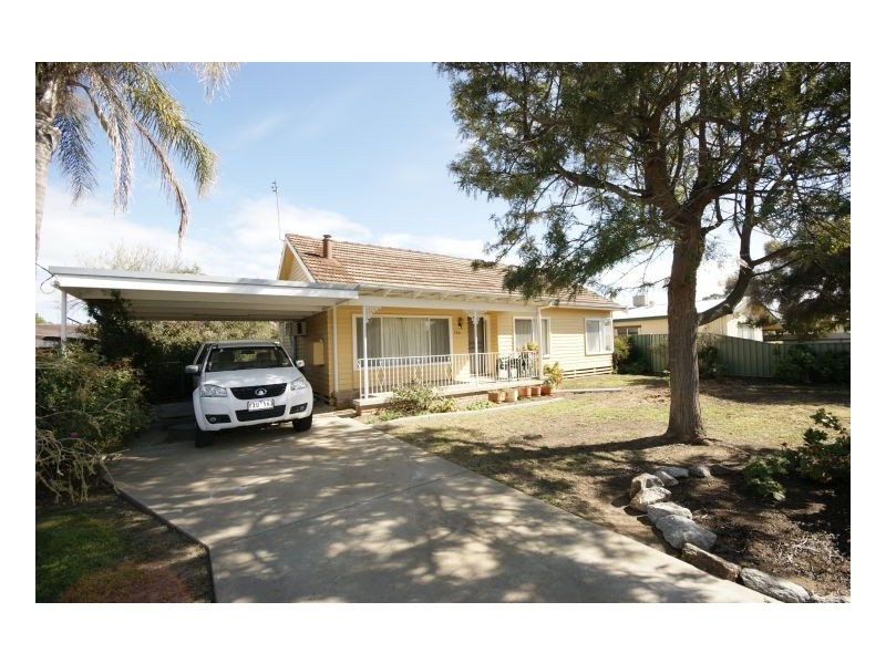 320 Fitzroy St, Deniliquin NSW 2710