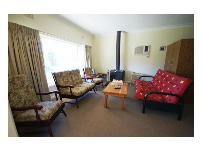 320 Fitzroy St, Deniliquin NSW 2710