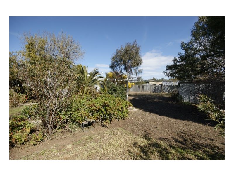 320 Fitzroy St, Deniliquin NSW 2710