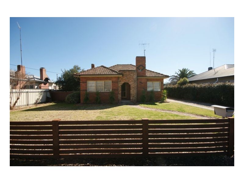 91 Crispe St, Deniliquin NSW 2710