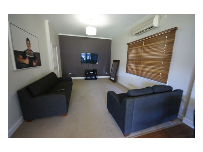 91 Crispe St, Deniliquin NSW 2710