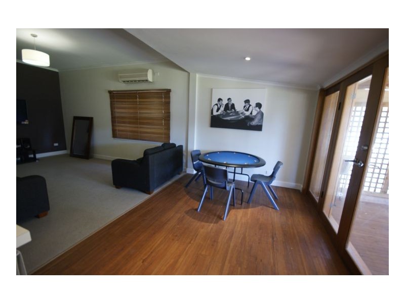 91 Crispe St, Deniliquin NSW 2710