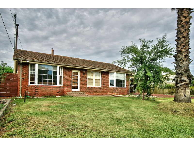 228 Waring Street, Deniliquin NSW 2710