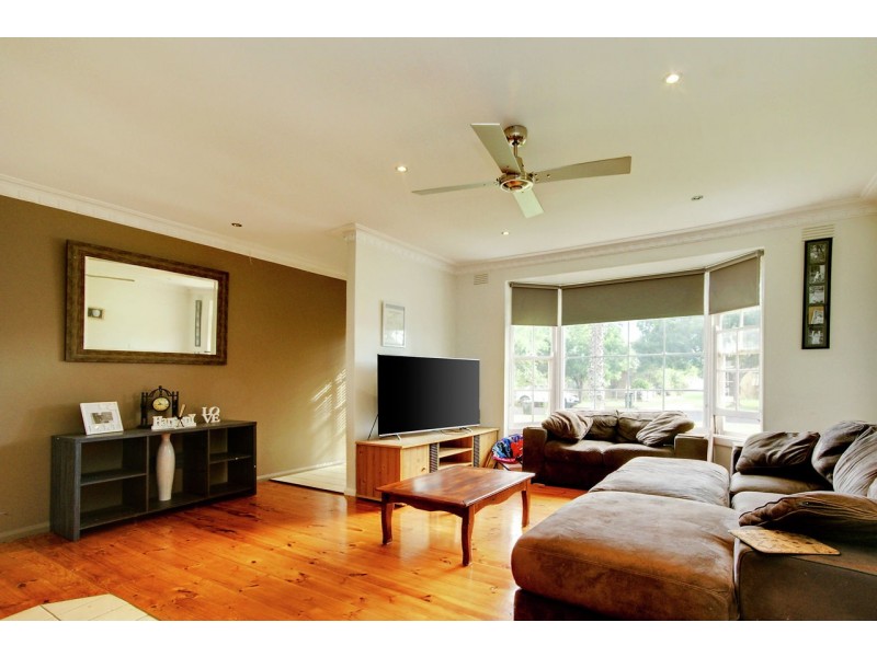 228 Waring Street, Deniliquin NSW 2710