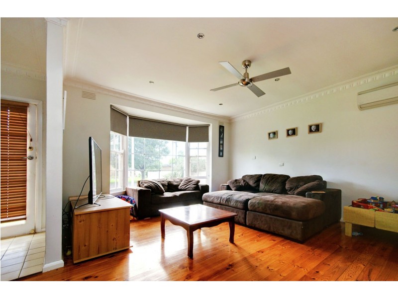 228 Waring Street, Deniliquin NSW 2710