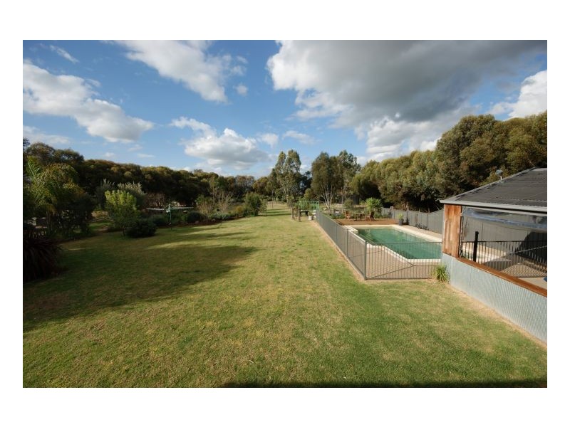 167 River St, Deniliquin NSW 2710