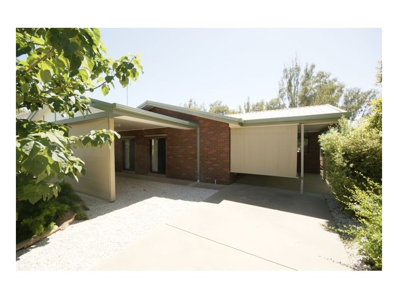 1/325 Poictiers Street, Deniliquin NSW 2710