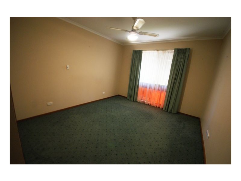 1/325 Poictiers Street, Deniliquin NSW 2710